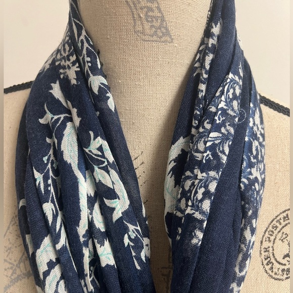 Y2k Blue Fashion Scarf! - Picture 5 of 14